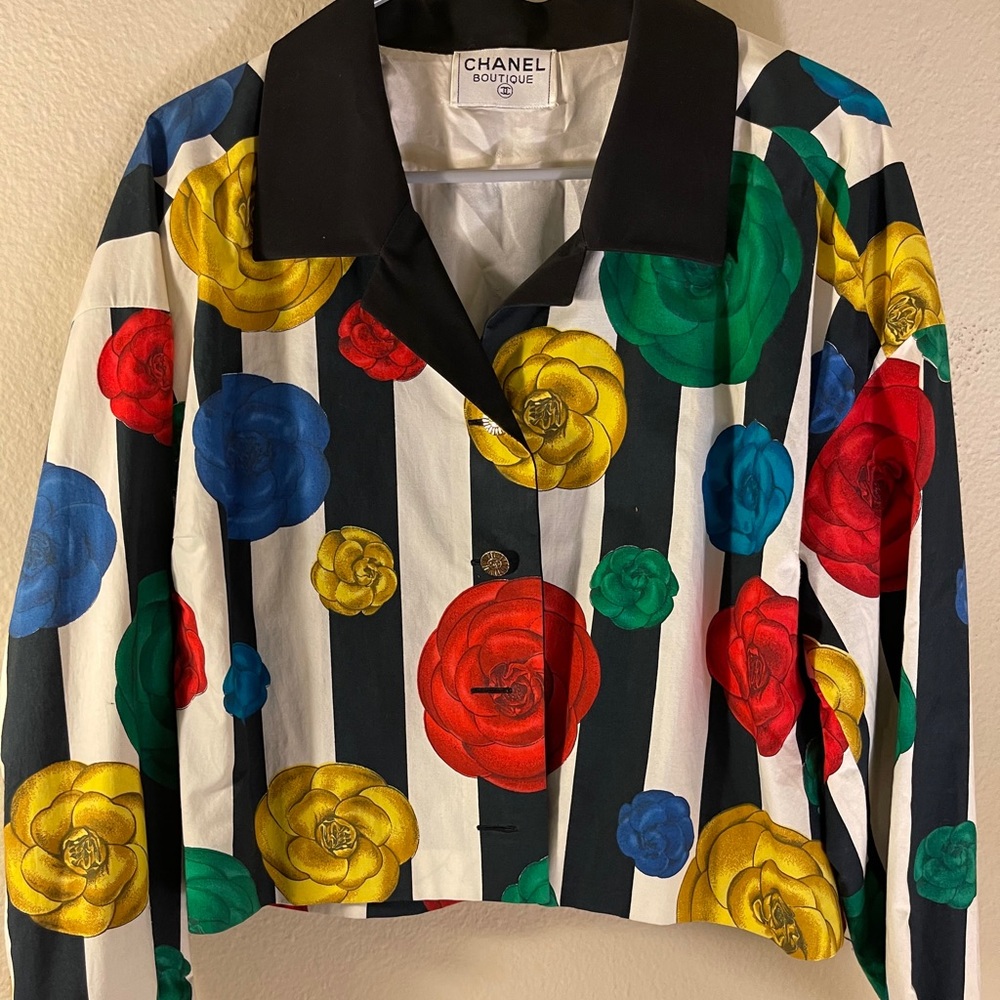 CHANEL boutique vintage cropped blazer
